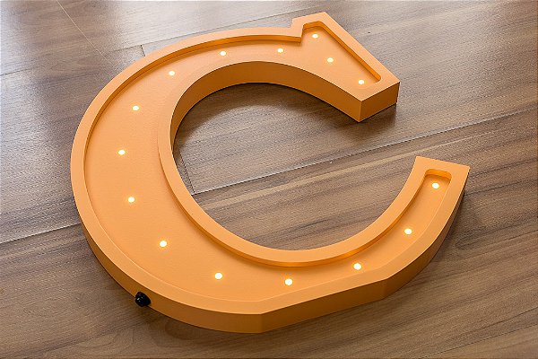 Letra C Luminosa em MDF com LED - Decoração Divertida