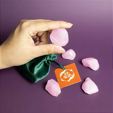 Quartzo Rosa Pedra Rolada (Cristal do Amor Incondicional E Autoestima) (Preço Sugerido de Venda: 8,00)