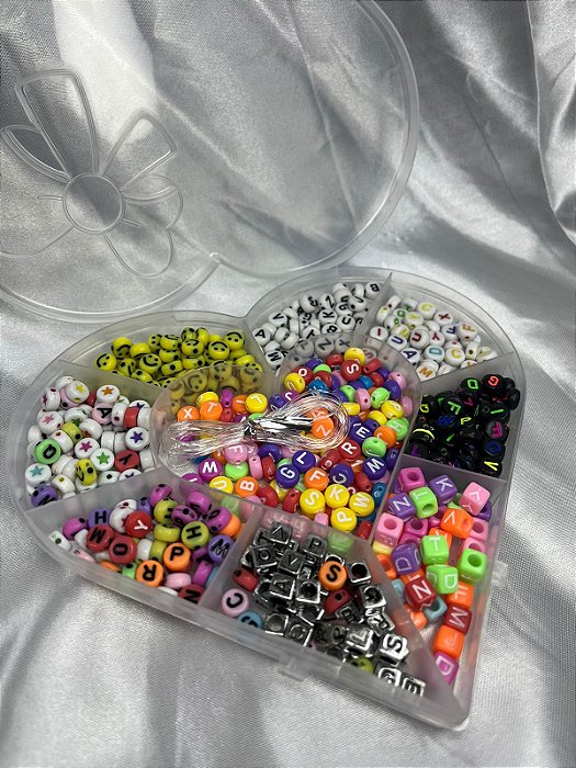 Kit Criativo Infantil Miçangas c/ Fio de Silicone + Maleta Coração