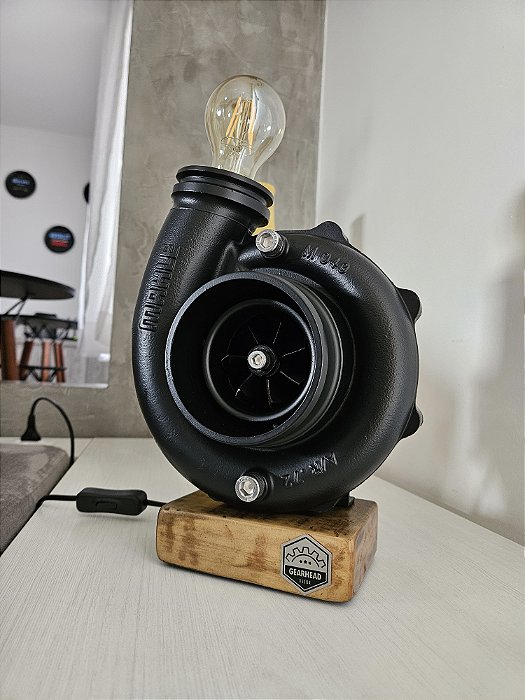 Luminária Turbina Mahle .72 +  base em Madeira - Preto Fosco