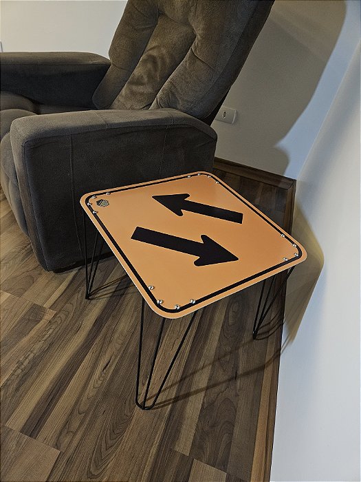 Mesa de Canto Placa de Trânsito - Vai e Vem