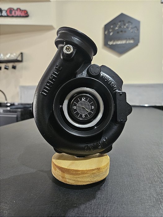 Expositor Turbina Mahle .42 + Relógio + Base Madeira - Preto Fosco