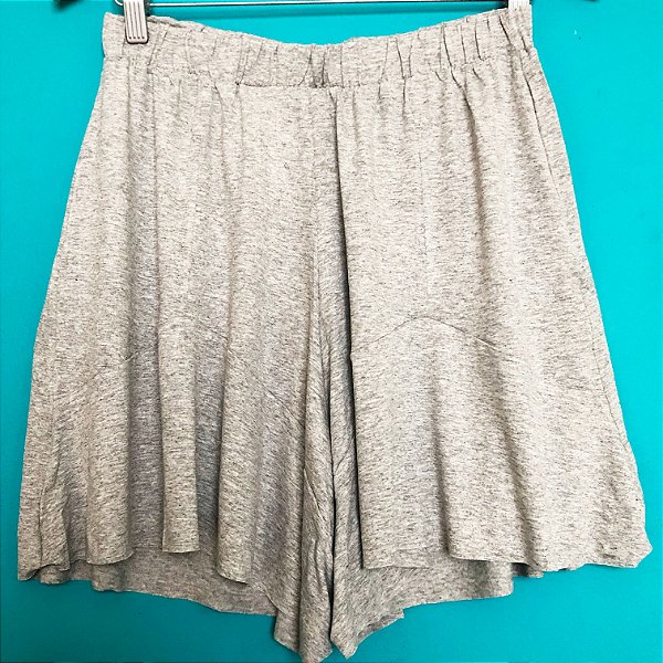 Short recorte cinza