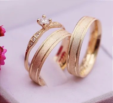 Par Aliança Companhia Eterna 4mm Banhada a Ouro 18K com solitário