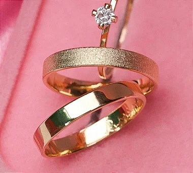 Par Aliança Elegance 3mm Banhada a Ouro 18K com solitário