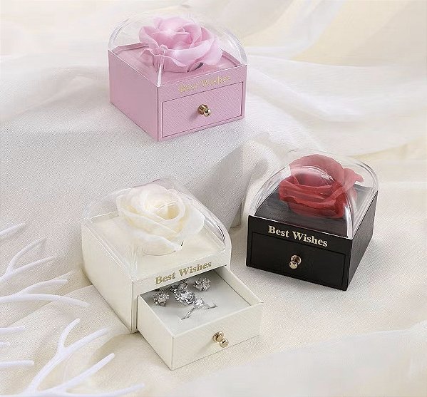 Caixa com Rosa e espaço para joias