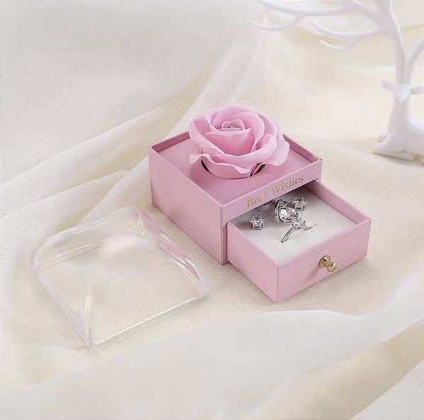Caixa com Rosa e espaço para joias