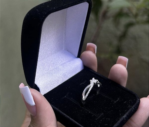 Anel Solitário Cravejado em Prata 925