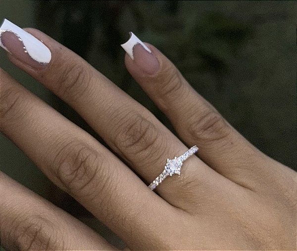 Anel Solitário Cravejado II em Prata 925