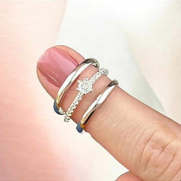 Par Aliança tradicional 2mm com Solitário Cravejado