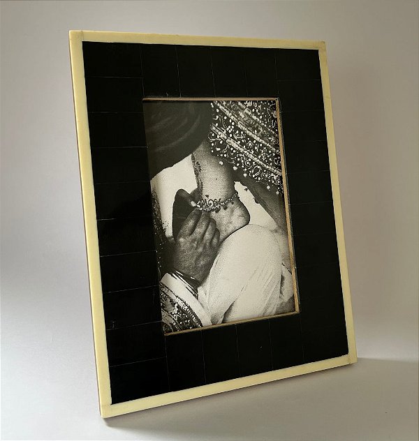 Porta Retrato Preto c/ Borda Off White (10x15) | Casa & Equilíbrio - Casa &  Equilíbrio | Decoração que Faz Bem