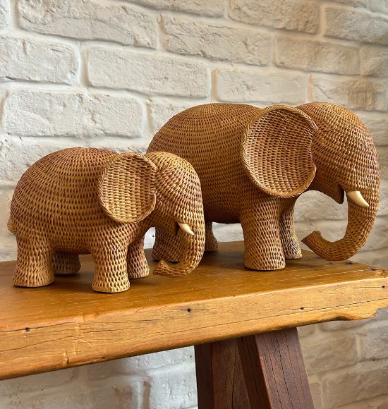 Escultura Decorativa Elefante Marrom com Aspecto de Rattan (2 tamanhos)