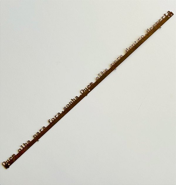 Frase de Ferro Envelhecido "Quem Olha Para Fora Sonha. Quem Olha Para Dentro Desperta"