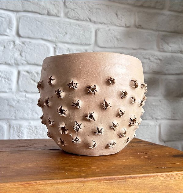Vaso Decorativo de Barro com Furos