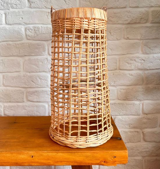 Lanterna de Chão Decorativa em Fibra Natural com Copo de Vidro (41cm)