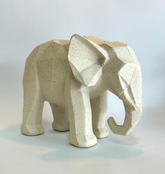 Escultura de Elefante em Poliresina Cor Branca (19x25)