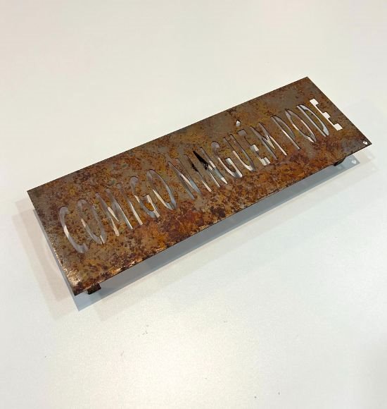 Placa de Ferro Envelhecida "Comigo Ninguém Pode"