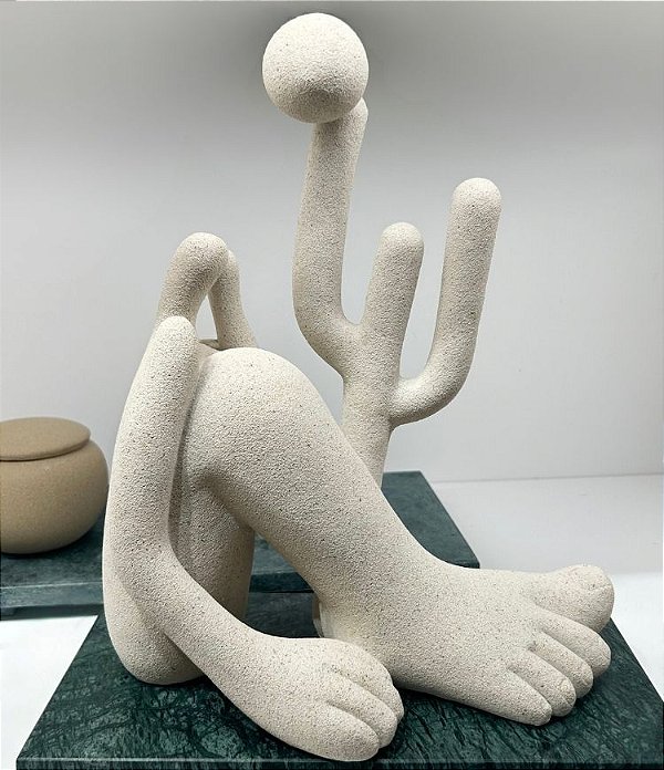 Escultura Abaporu Off-White Média (32x27) | Tarsila do Amaral