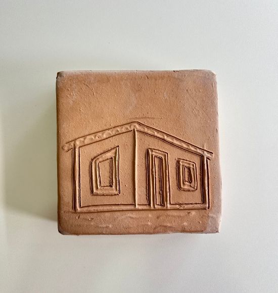 Tijolinho Decorativo de Barro Casinha Bonita (15x15) | Coleção Barrolândia