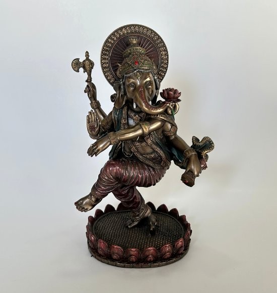 Escultura de Ganesha Dançando sobre Flor de Lótus (20cm)
