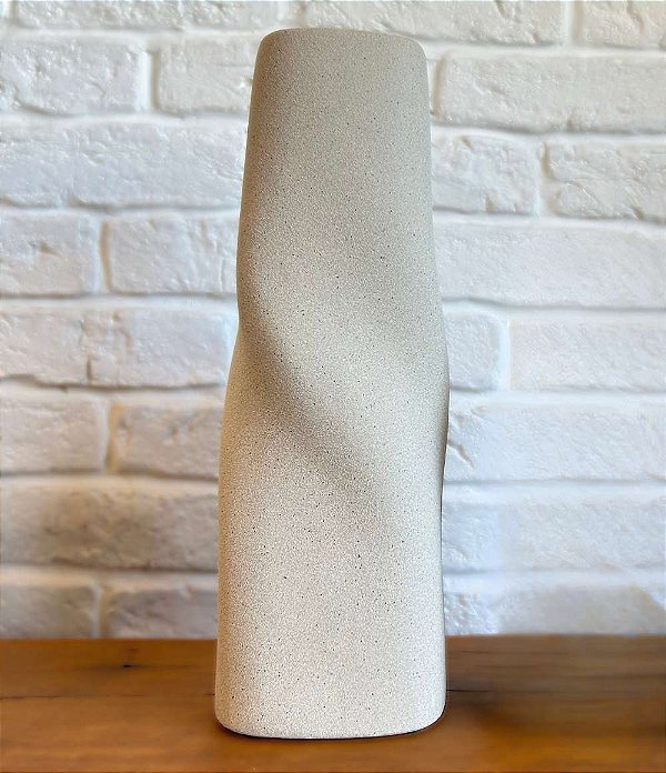 Vaso Decorativo em Cerâmica Areia Modelo Torcido (35x12cm)