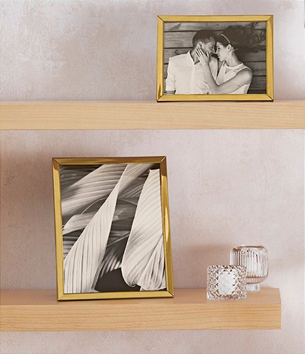 Porta Retrato em Metal Dourado (Foto 20x25)