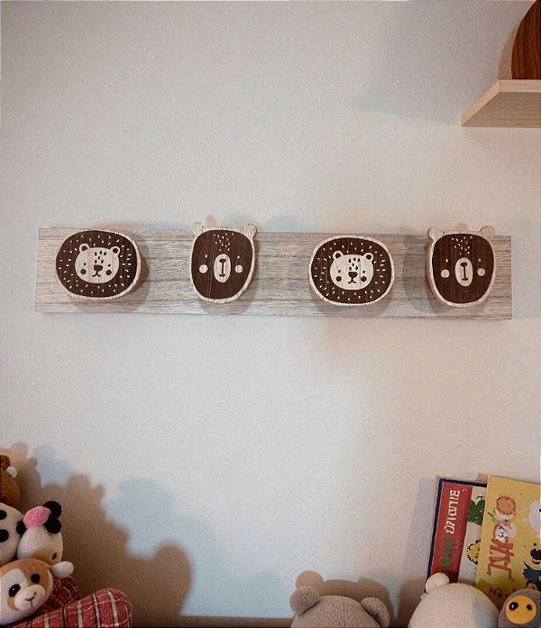 Cabideiro Infantil de Madeira Natural com 04 Ganchos (08x45cm)