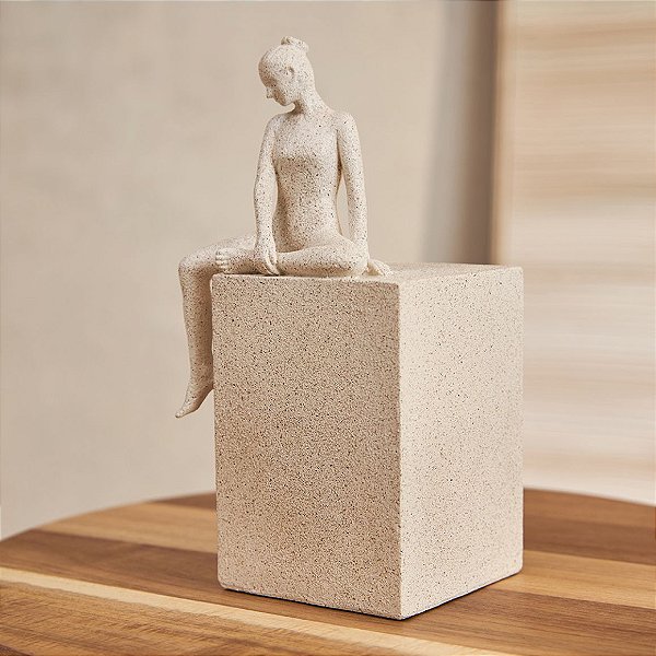 Escultura Decorativa de Mulher Sentada Block (24x13)