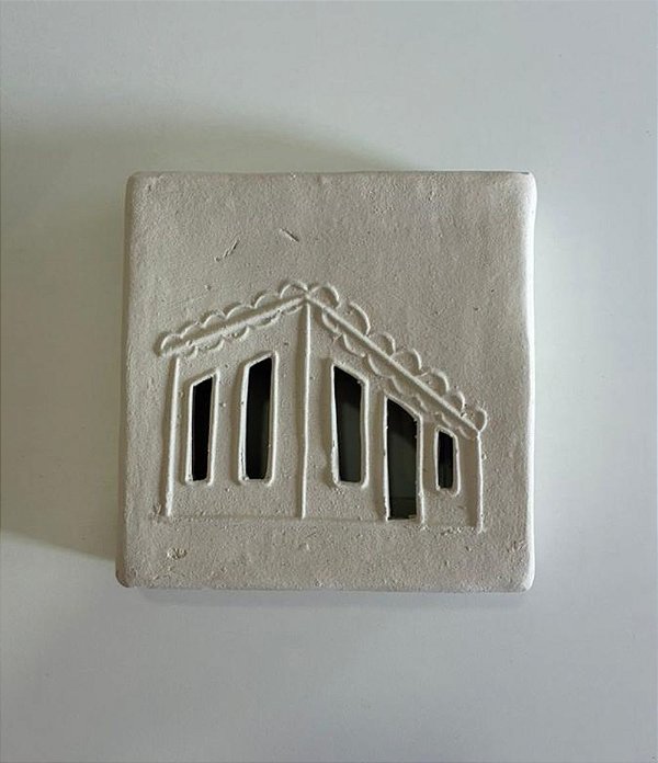 Tijolinho Decorativo de Barro Branco Casa das Janelas (15x15) | Coleção Barrolândia