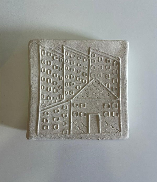 Tijolinho Decorativo de Barro Branco Casa e Janelas (15x15) | Coleção Barrolândia