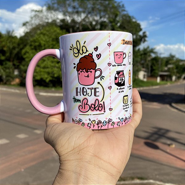 Caneca com receita de bolo de chocolate