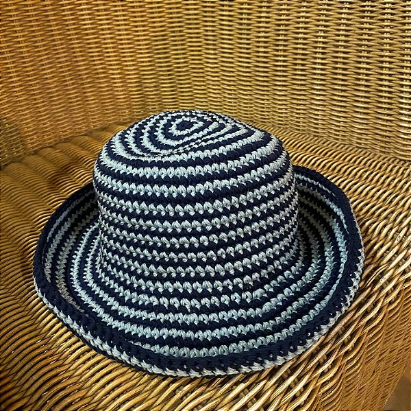 Chapéu Bucket Azul-Marinho e Branco