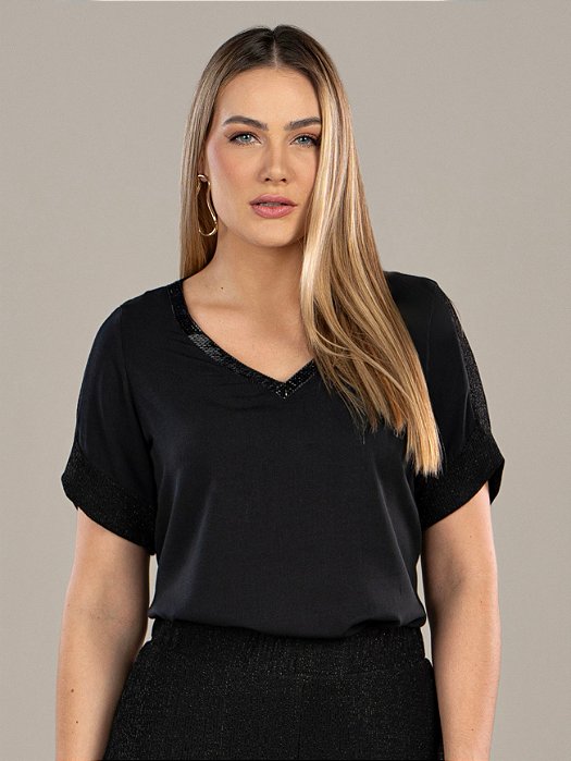 Blusa com aplicação de pedrarias miravest