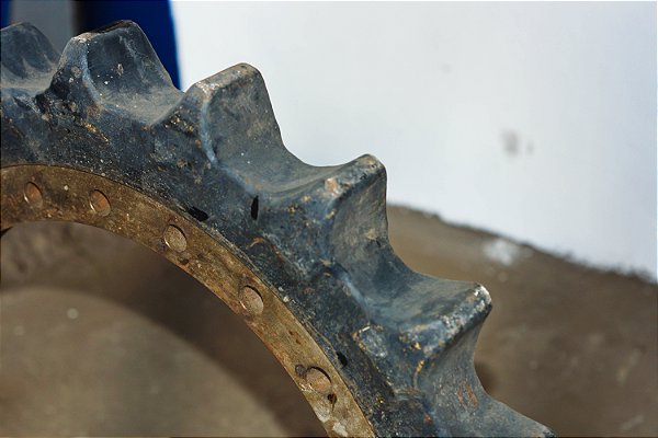 RODA MOTRIZ CASE CX210 - BERCO - 165181A1