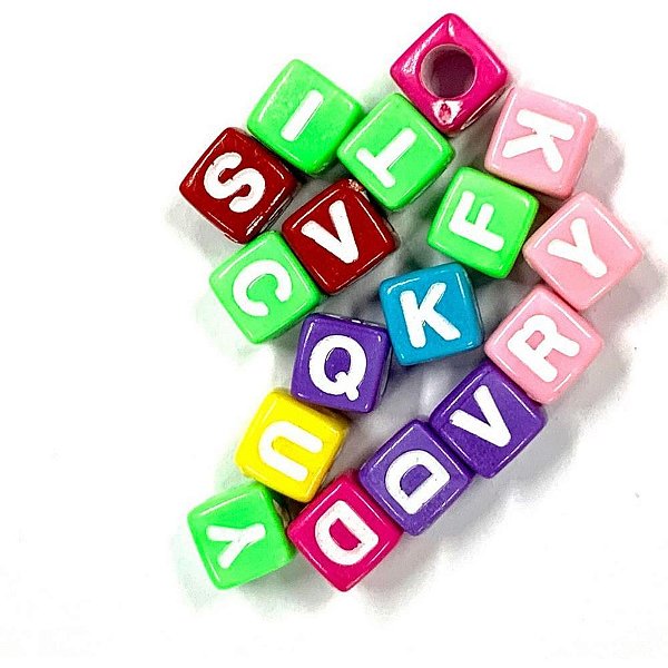 Miçanga Conta Dado Letras 6X6MM 25G Sortidas