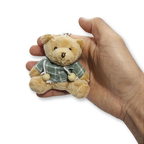 Ursinho Chaveiro Marrom com Capuz Xadrez – Mini Pelúcia Fofa para Presentear ou Decorar com Estilo!