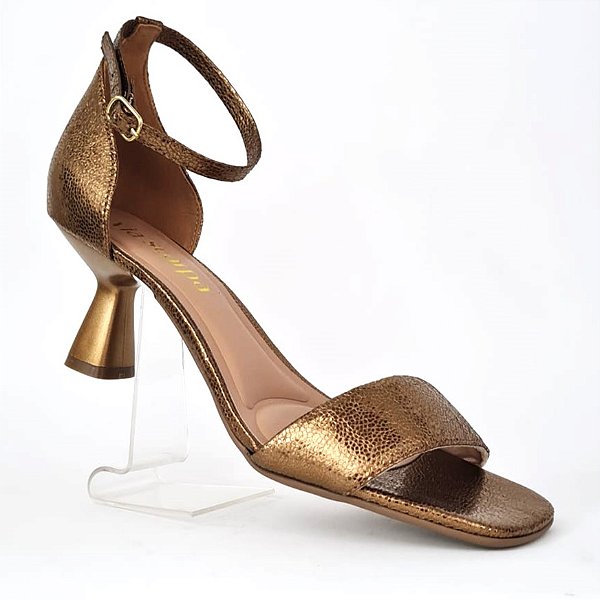 Sandália Bruna craquele bronze Via Scarpa