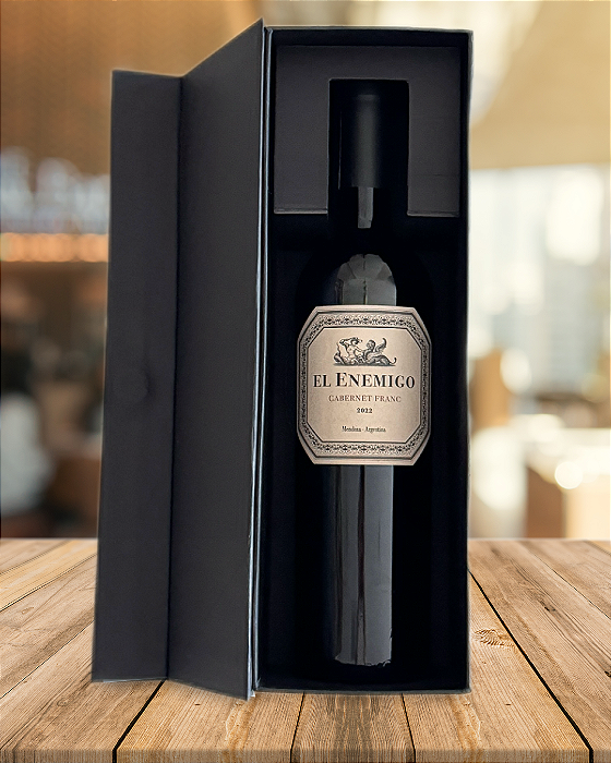 Caixa com El Enemigo Cabernet Franc 2022 750ml