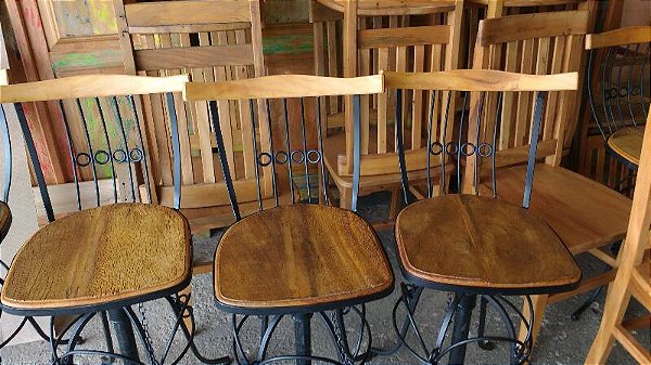 Banqueta regulável de ferro