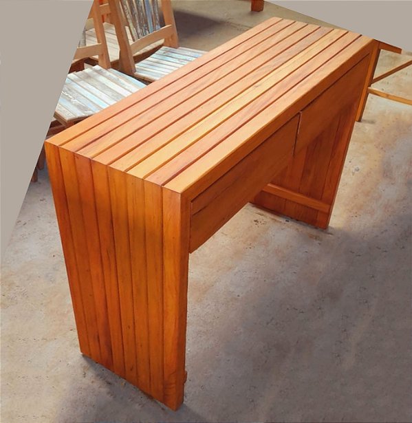 Escrivaninha ripada de peroba rosa