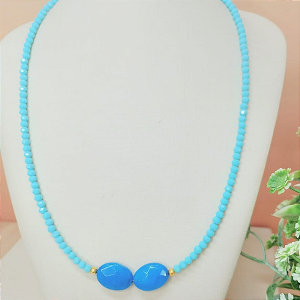 Colar Cristais Azul Celeste com Pedra Jade Oval e Folheados Ouro 18 k