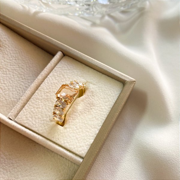 Anel cravejado em zirconia cristal/ cristal morganita