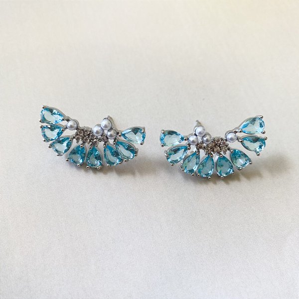Brinco Ear Cuff gotas em zircônia detalhe em pérolas