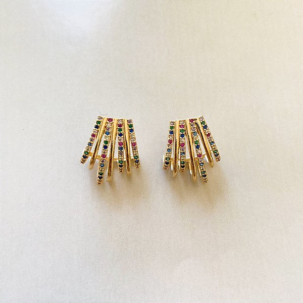 Brinco aros lisos e cravejados em zircônias coloridas