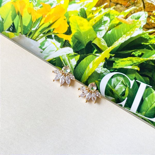 Brinco meia flor em zircônias