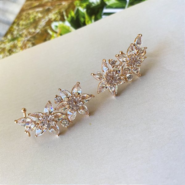 Brinco ear cuff flores cravejado em zircônias