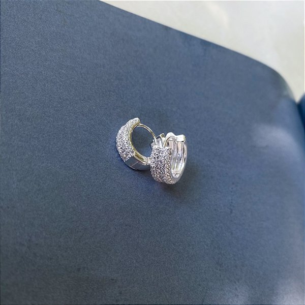 Brinco argolinha dupla cravejada