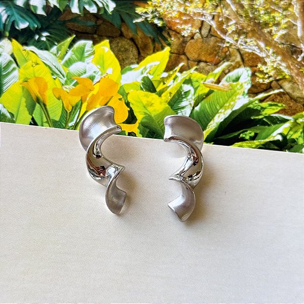 Brinco Espiral Acetinado Banho Ródio Branco