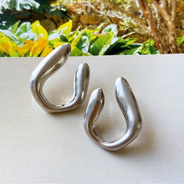 Brinco Orgânico Acetinado Banho Ródio Branco