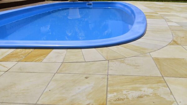 Pedra São Tomé Serrada Amarela Claro 47x47 m²